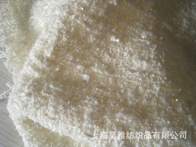 粗纺花式面料编织新境 透明珠片纱点亮黑色与白色经典配沐毛呢-上海昊雅纺织品探析